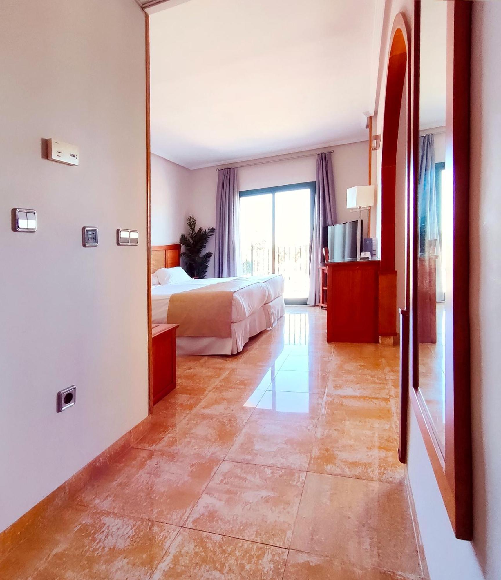 טורבייחה Hotel La Laguna Spa & Golf מראה חיצוני תמונה
