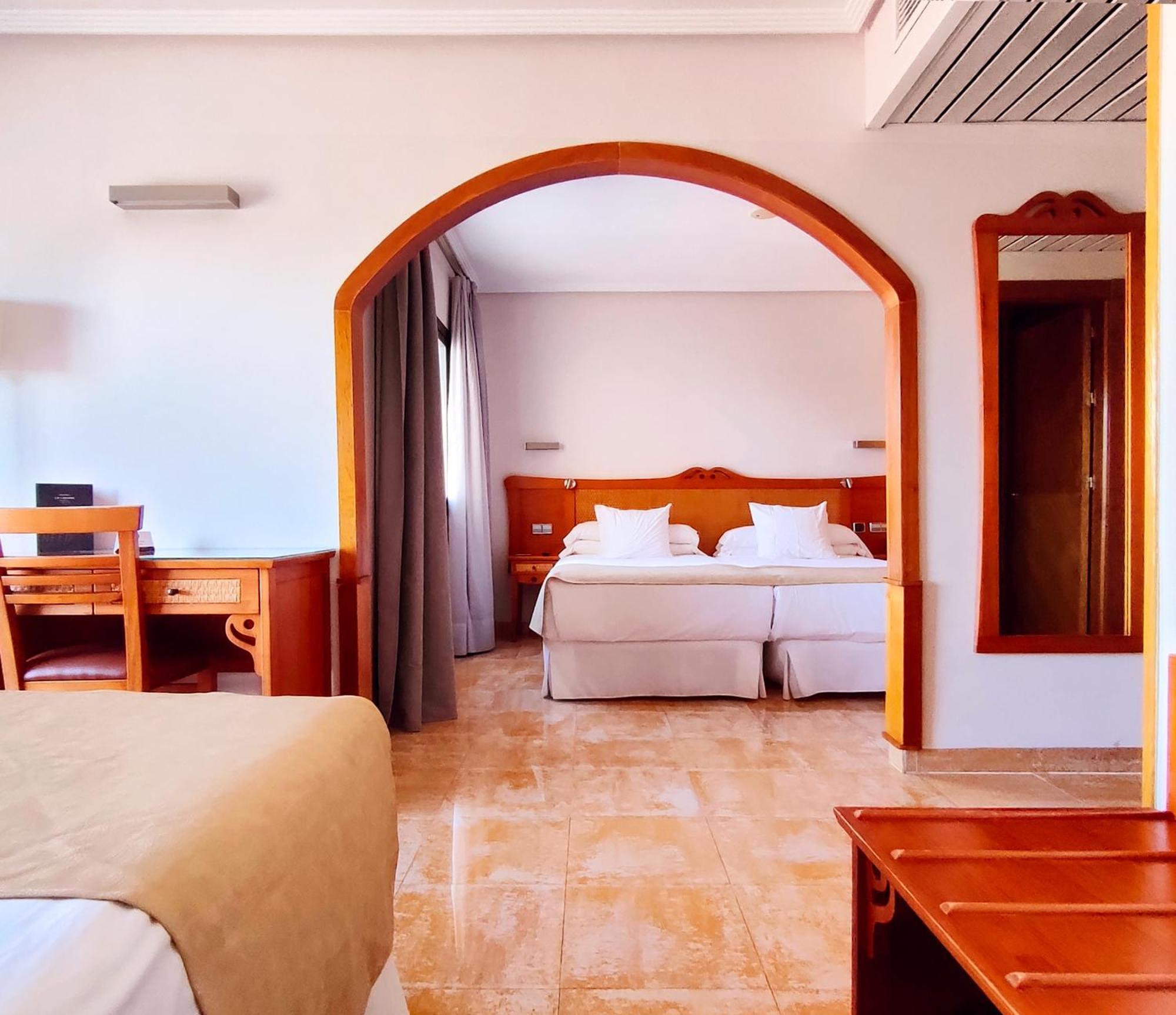 טורבייחה Hotel La Laguna Spa & Golf מראה חיצוני תמונה