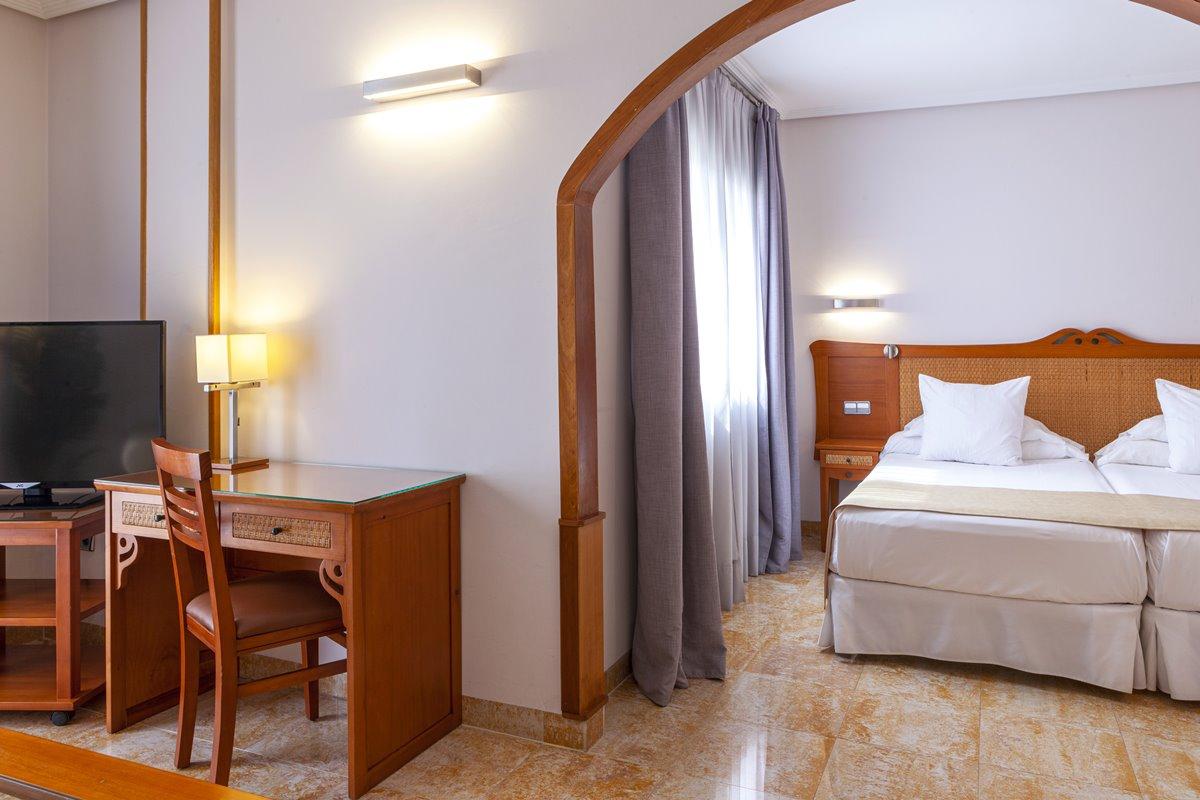 טורבייחה Hotel La Laguna Spa & Golf מראה חיצוני תמונה