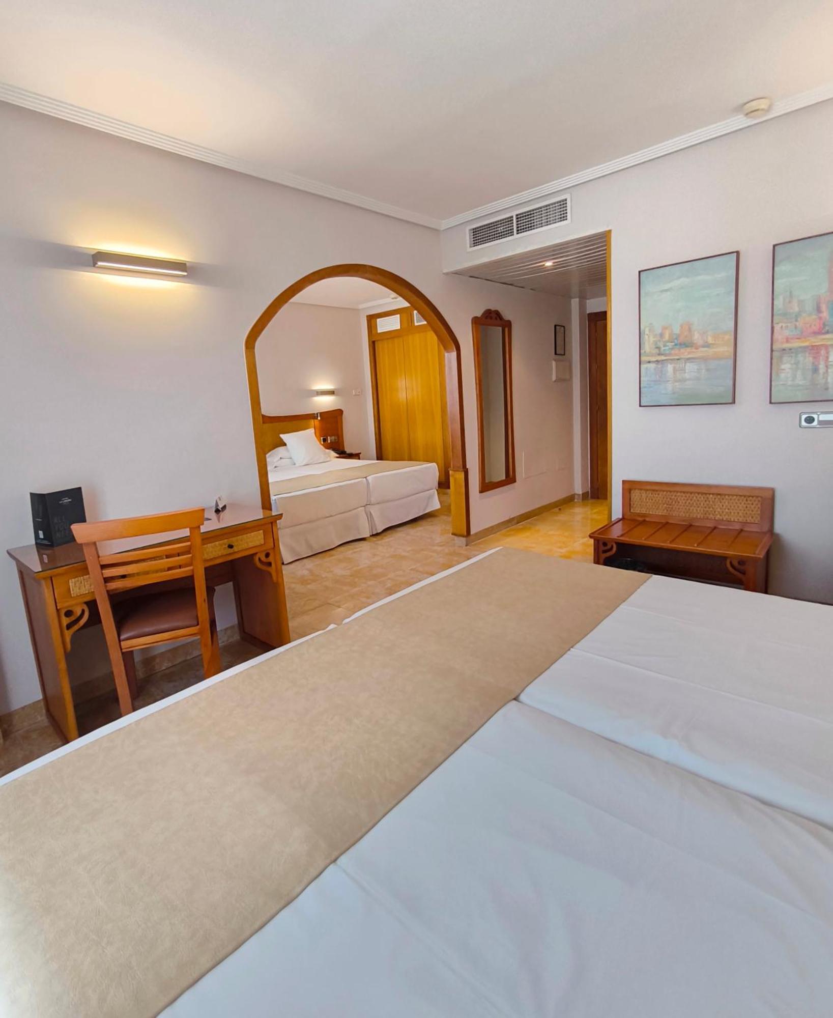 טורבייחה Hotel La Laguna Spa & Golf מראה חיצוני תמונה