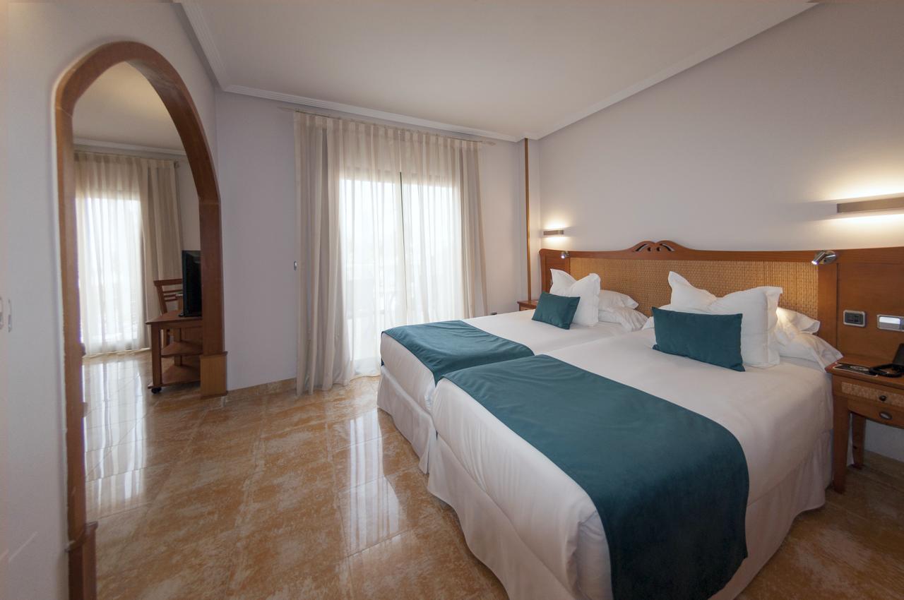 טורבייחה Hotel La Laguna Spa & Golf מראה חיצוני תמונה